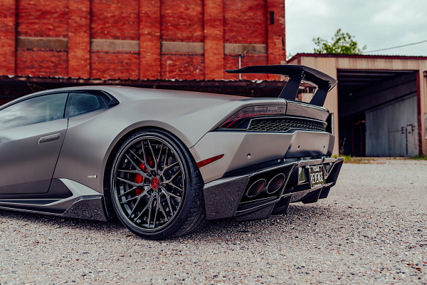 Фото дисков Strasse Wheels SV10M Deep Concave FS Другой цвет на Lamborghini Huracan