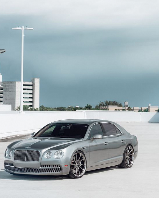 Фото дисков AN13 Глянцевый тонированный лак на Bentley Flying Spur II
