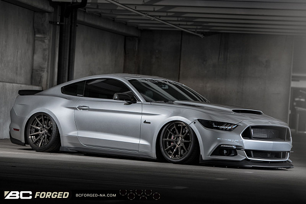 Фото дисков BC Forged HCS04 Глянцевый темный лак на Ford Mustang VI
