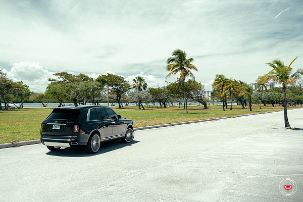 Фото дисков Vossen S17-16 Глянцевый лак на Rolls-Royce Cullinan