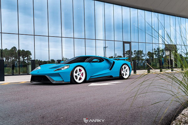 Фото дисков Anrky XR-305 Белый глянец на Ford GT II