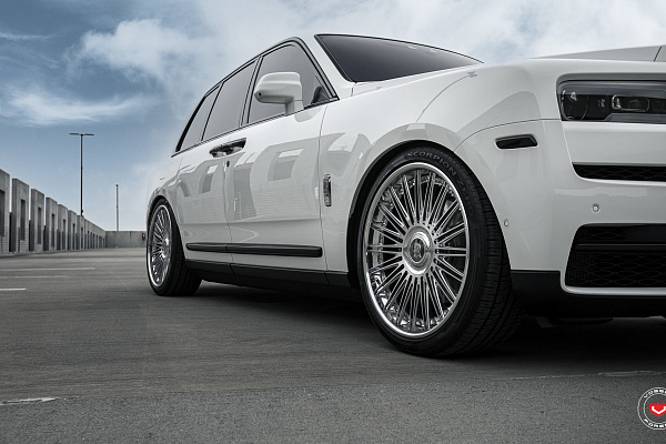 Фото дисков Vossen S17-14 (3-Piece) Глянцевый лак на Rolls-Royce Cullinan