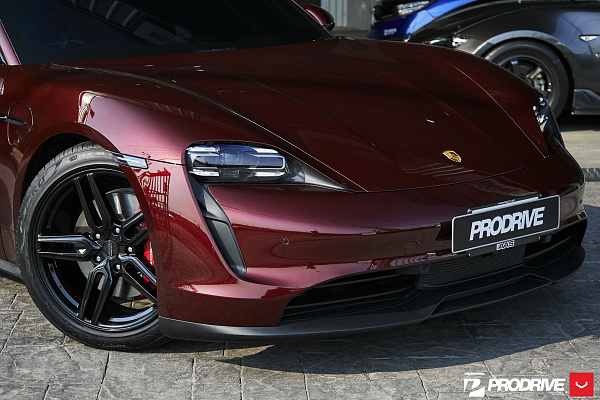 Фото дисков Vossen HF-1 Черный глянец на Porsche Taycan I