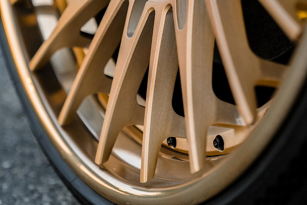 Фото дисков Brixton Forged HS1 Сатиновое темное золото на Ferrari FF