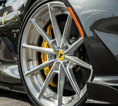 Фото дисков Anrky AN28 на Ferrari 812