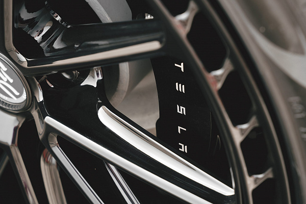Фото дисков CEC C111 Черный глянец на Tesla Model S