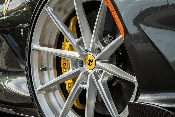Фото дисков Anrky AN28 Глянцевый лак на Ferrari 812