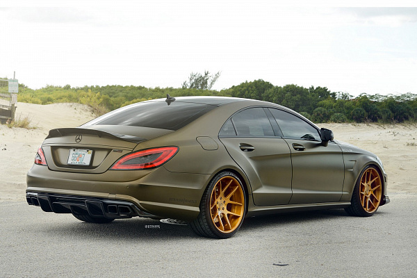 Фото дисков Strasse Wheels SM5 Deep Concave Сатиновое золото на Mercedes-Benz CLS (C218)