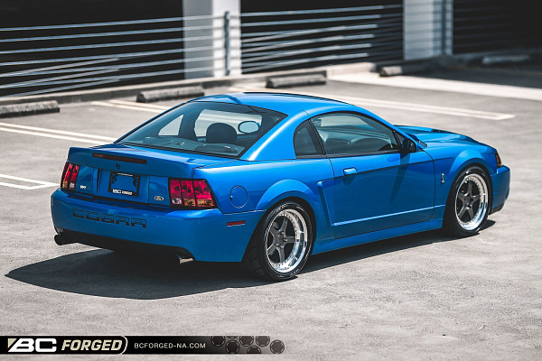 Фото дисков BC Forged LE05 // MLE05 Глянцевый графит на Ford Mustang IV