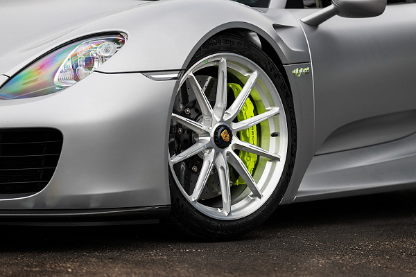 Фото дисков Brixton Forged R11-R Глянцевый лак на Porsche 918 Spyder