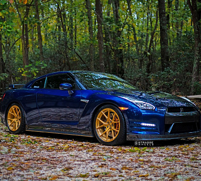 Фото дисков Strasse Wheels SM5R Deep Concave Monoblock на Nissan GT-R