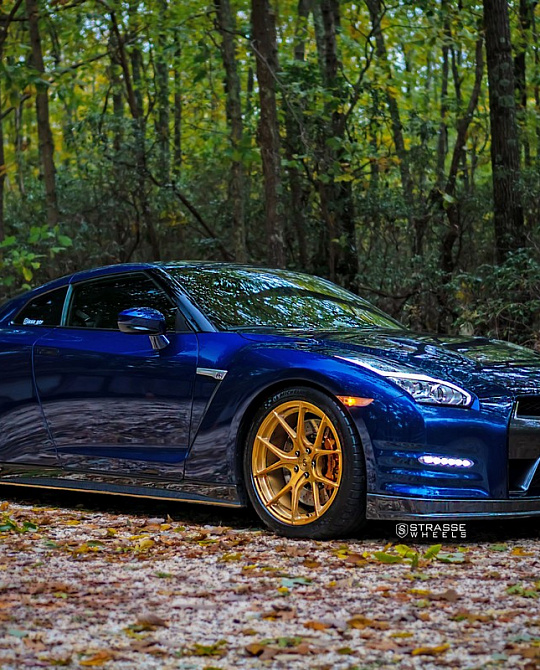Фото дисков SM5R Deep Concave Monoblock Сатиновое золото на Nissan GT-R
