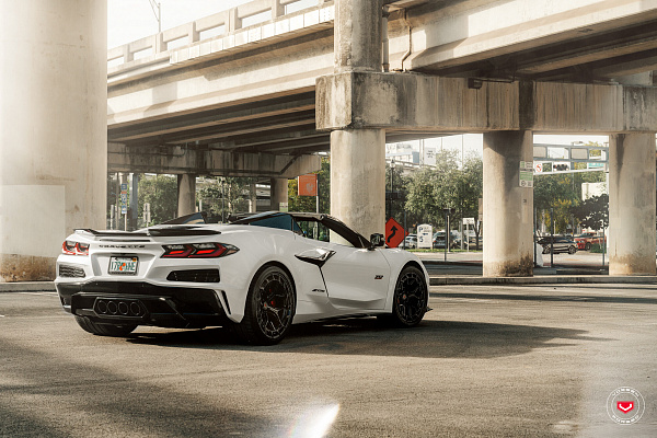 Фото дисков Vossen LC3-01T Черный глянец на Chevrolet Corvette C8