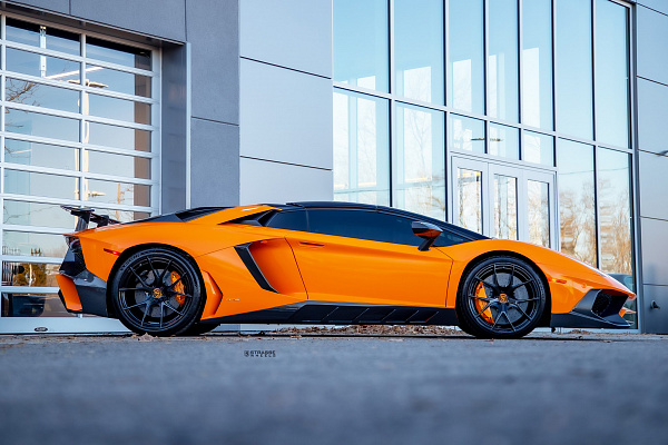 Фото дисков Strasse Wheels SM5R Deep Concave Monoblock Другой цвет на Lamborghini Aventador