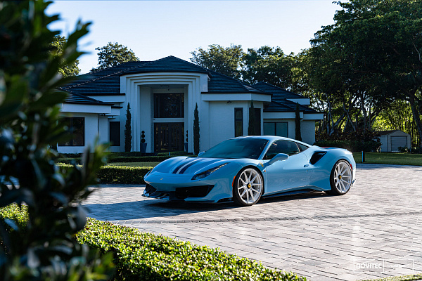 Фото дисков NOVITEC NF10 Белый глянец на Ferrari 488