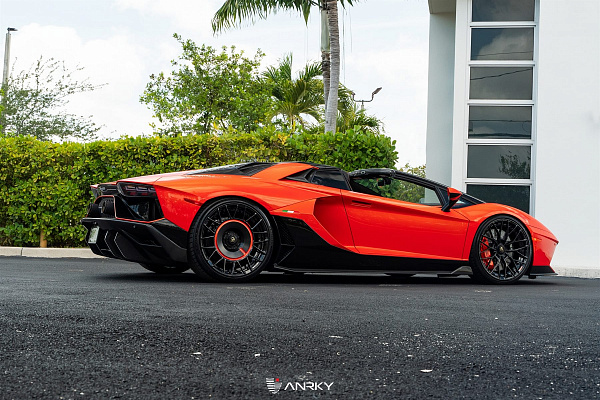Фото дисков Anrky AN20 Черный глянец на Lamborghini Aventador