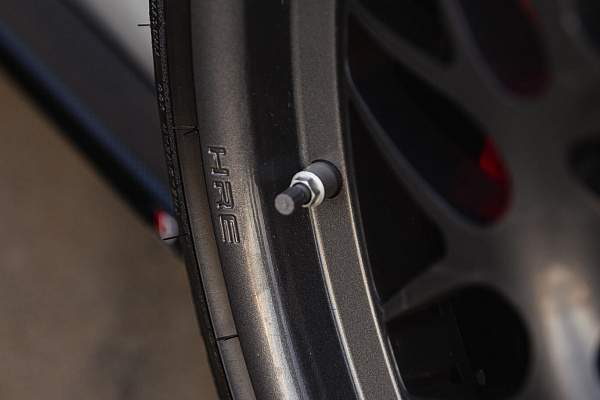 Фото дисков HRE 540 Глянцевый графит на Audi R8 (Typ 42)