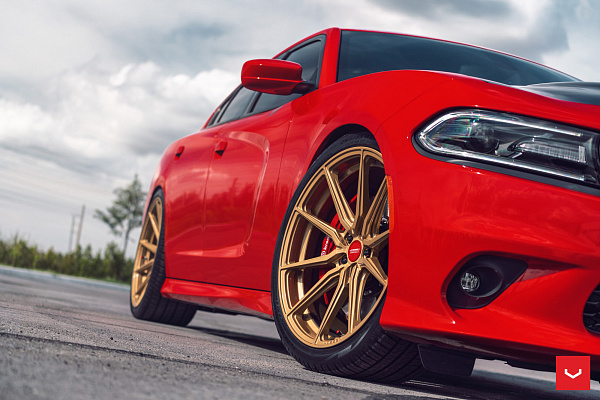 Фото дисков Vossen HF-3 Глянцевое золото на Dodge Charger VII