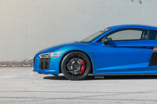 Фото дисков Strasse Wheels SM5R Deep Concave Monoblock Черный глянец на Audi R8 (4S)