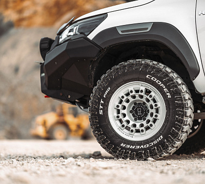 Фото дисков Black Rhino FUJI на Toyota Hilux VIII