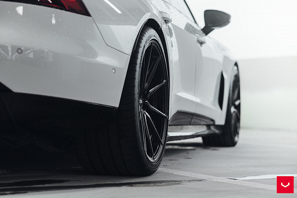 Фото дисков Vossen HF-3 Черный глянец на Audi E-tron GT
