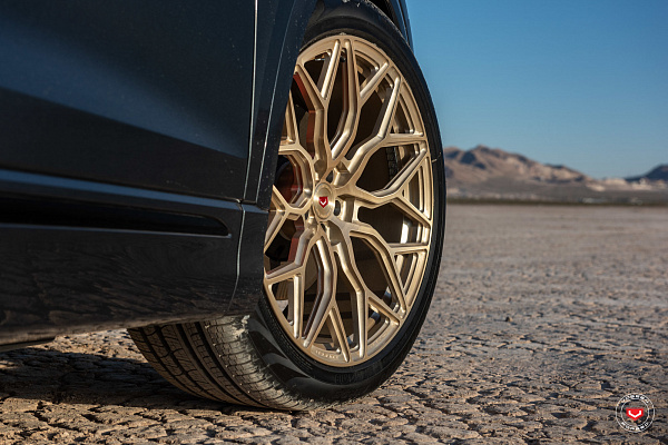 Фото дисков Vossen S17-01 Сатиновая шампань на Audi Q8