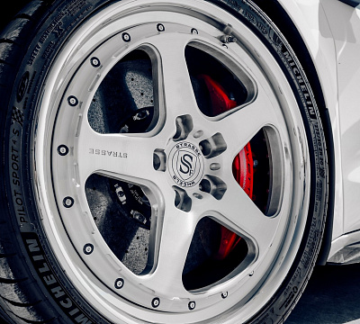 Фото дисков Strasse Wheels S5 Track на Chevrolet Corvette C8