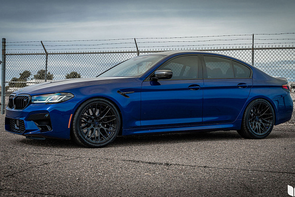 Фото дисков Strasse Wheels SV10M Deep Concave Duoblock Черный глянец на BMW 5/M5 (G30/F90)