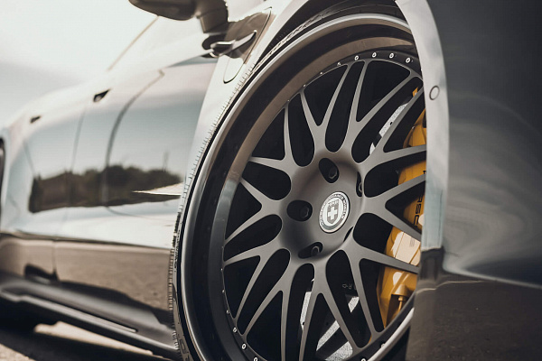 Фото дисков HRE 540C Сатиновый темный лак на Porsche Taycan I