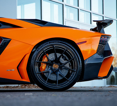 Фото дисков Strasse Wheels SM5R Deep Concave Monoblock на Lamborghini Aventador