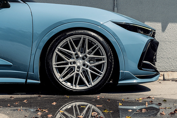 Фото дисков Vossen HF-7 Серебро на Toyota Crown S230