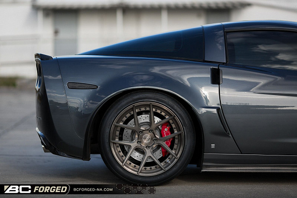 Фото дисков BC Forged HCS02 Глянцевый темный лак на Chevrolet Corvette C6