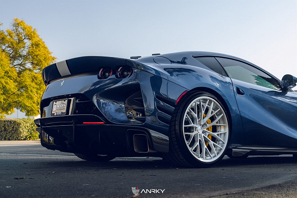 Фото дисков Anrky AN30 Глянцевый лак на Ferrari 812