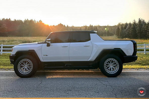 Фото дисков Vossen LC3-01T Глянцевый лак на GMC Hummer EV