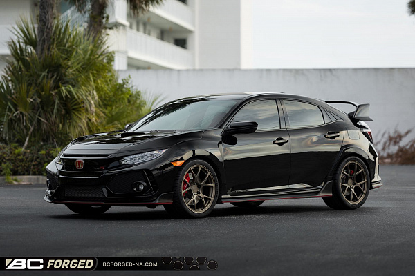 Фото дисков BC Forged RZ05 Сатиновая бронза на Honda Civic Type R FL5