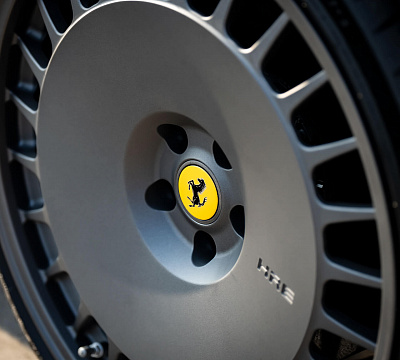 Фото дисков HRE 935M на Ferrari FF