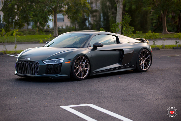 Фото дисков Vossen CG-204 Глянцевая бронза на Audi R8 (4S)