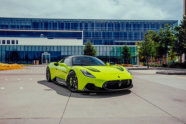 Фото дисков Strasse Wheels SV10 Deep Concave Duoblock Черный глянец на Maserati MC20