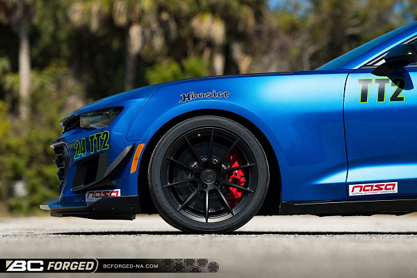 Фото дисков BC Forged KL13 Черный матовый на Chevrolet Camaro VI
