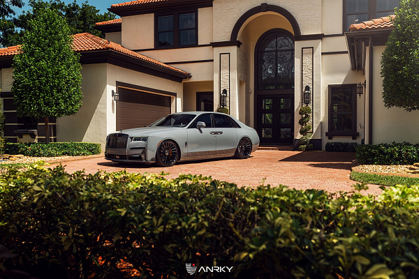 Фото дисков Anrky RF-282 Черный глянец на Rolls-Royce Ghost I