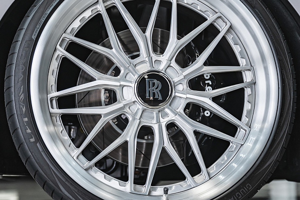 Фото дисков Anrky RS1 Глянцевый лак на Rolls-Royce Cullinan