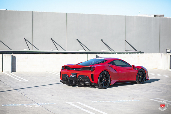 Фото дисков NOVITEC NF8 Черный глянец на Ferrari 488