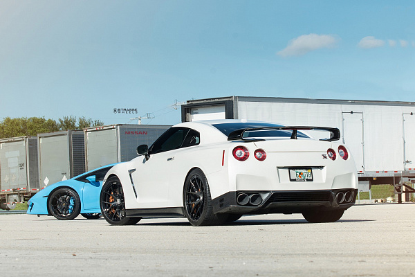 Фото дисков Strasse Wheels SM5R Deep Concave Monoblock Другой цвет на Nissan GT-R