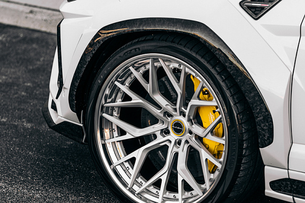 Фото дисков Brixton Forged PF10 Глянцевый лак на Lamborghini Urus