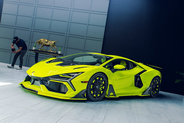 Фото дисков Brixton Forged NC04-R Черный сатин на Lamborghini Revuelto