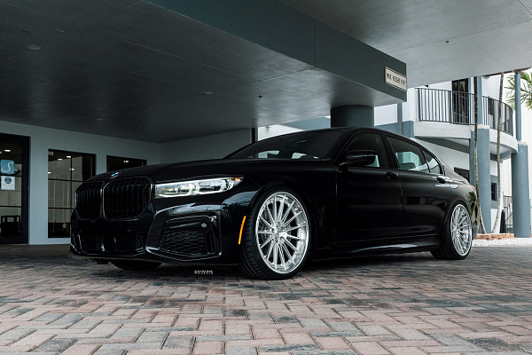 Фото дисков Strasse Wheels SV15 Deep Concave FS Глянцевый лак на BMW 7 (G11/G12)