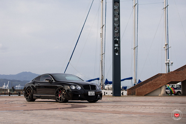 Фото дисков Vossen CG-205 Черный глянец на Bentley Continental GT II