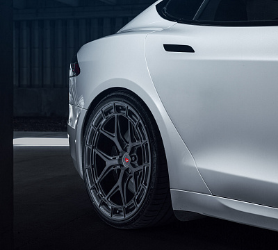 Фото дисков Vossen LC3-01 на Tesla Model S