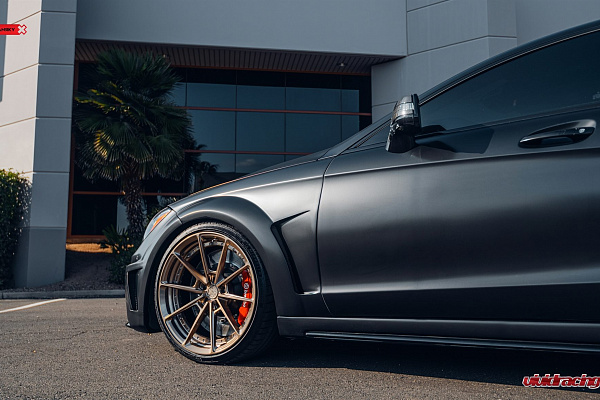 Фото дисков Anrky AN28 Глянцевое темное золото на Mercedes-Benz CLS (C218)
