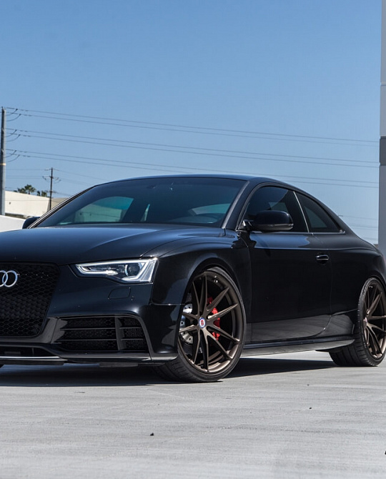 Фото дисков P104 Сатиновая бронза на Audi A/S/RS 5 (8T)